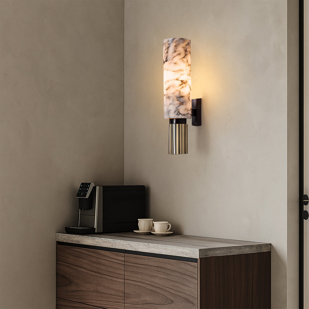 Applique murale design en marbre et cuivre, parfaite pour la décoration et l'éclairage intérieur moderne.