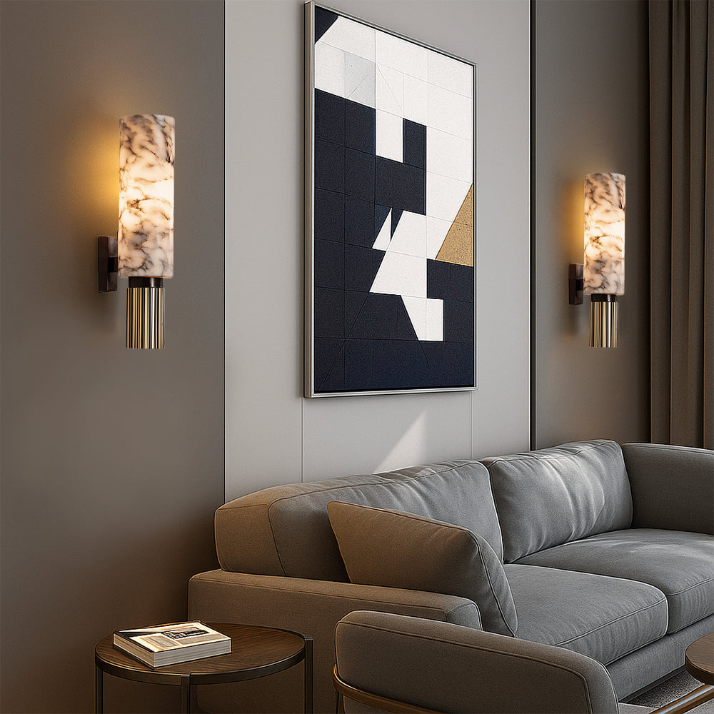 Élégante applique murale de luxe en marbre et cuivre, design intemporel pour un intérieur raffiné.