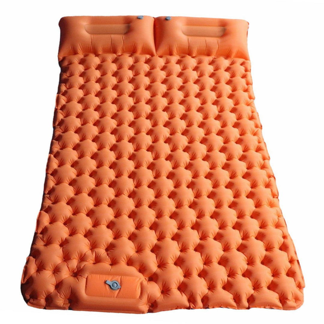 Matelas de bivouac gonflable et rapide à installer, assurant un sommeil confortable et isolé en pleine nature.