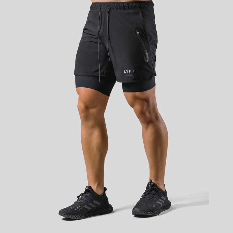 Pantalon 2-en-1 homme pour entraînement intensif. Offre compression et légèreté.