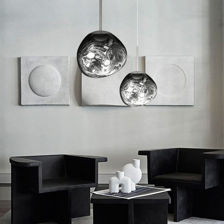 Suspension Melt pour un salon contemporain, éclairage design accentuant le style de votre décoration intérieure.