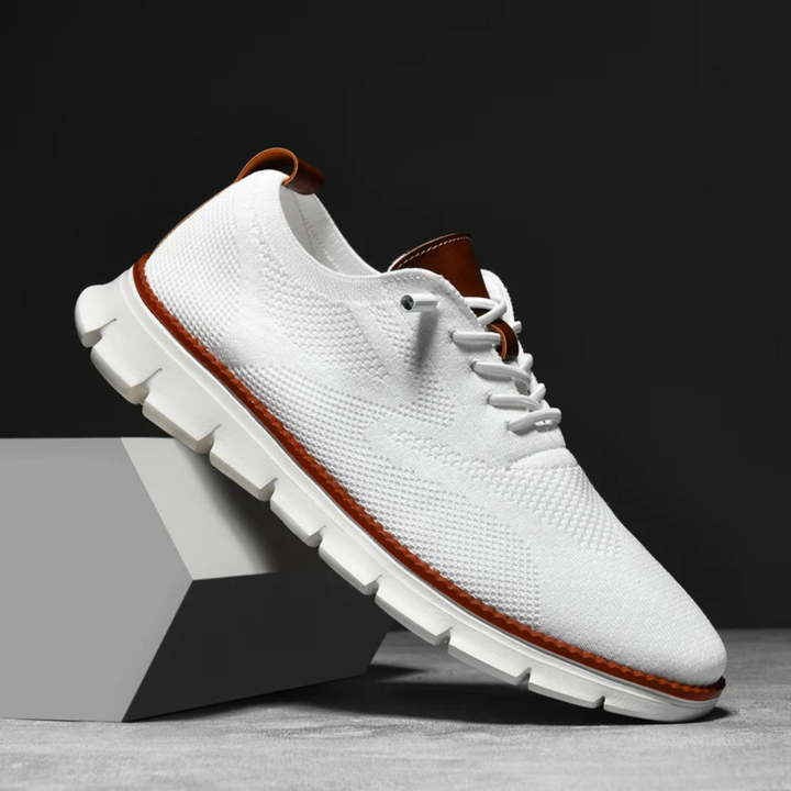 Modèle Bram: baskets orthopédiques hommes, confort ultime pour pieds larges, soutien ciblé et amorti supérieur.