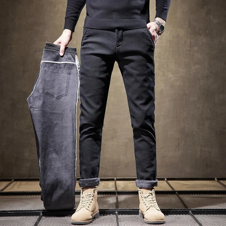 Pantalon velours homme slim fit, couleur automne, idéal pour style urbain décontracté et élégant.