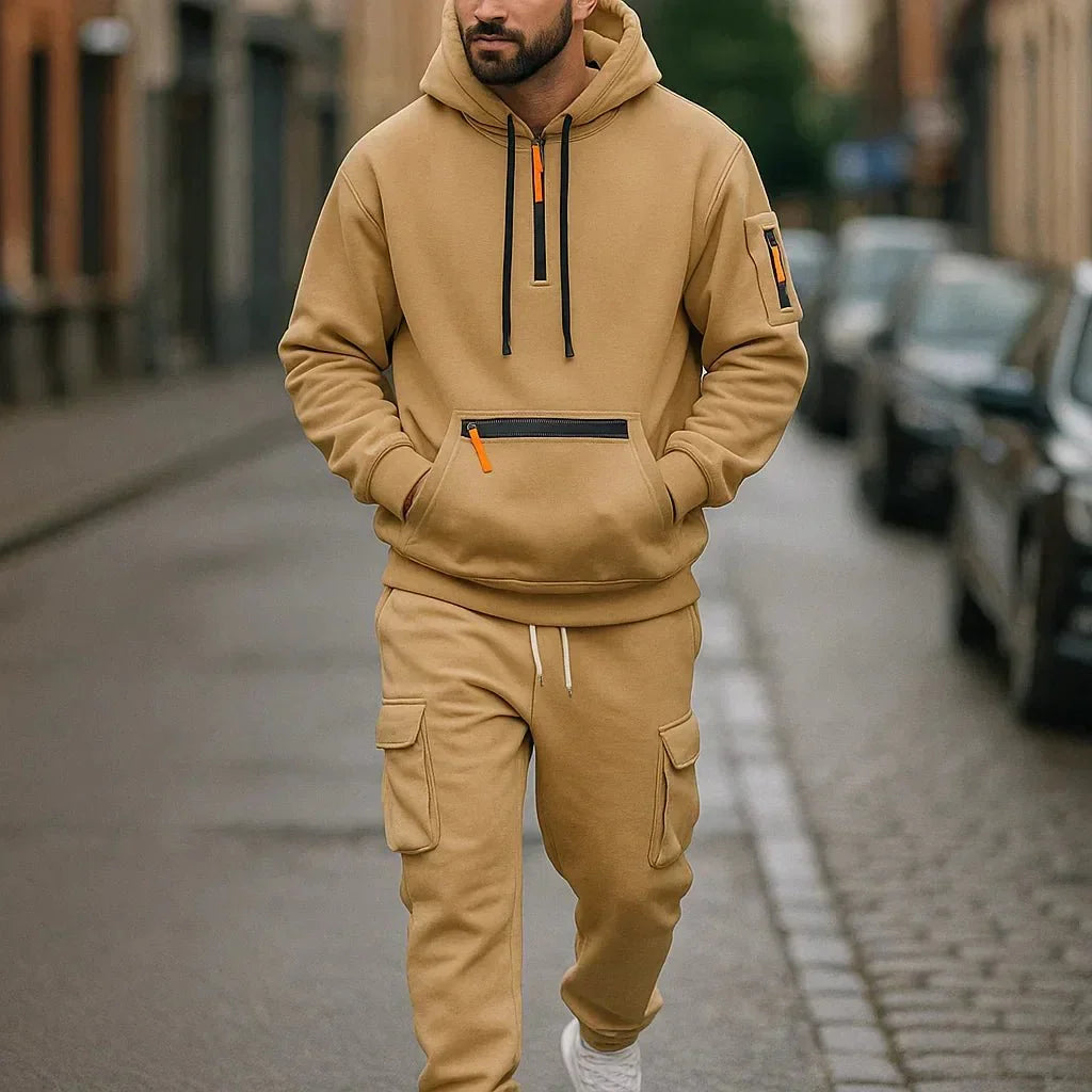 Ensemble sweat-shirt et pantalon cargo homme, style urbain robuste, parfait pour la mode décontractée automne/hiver.