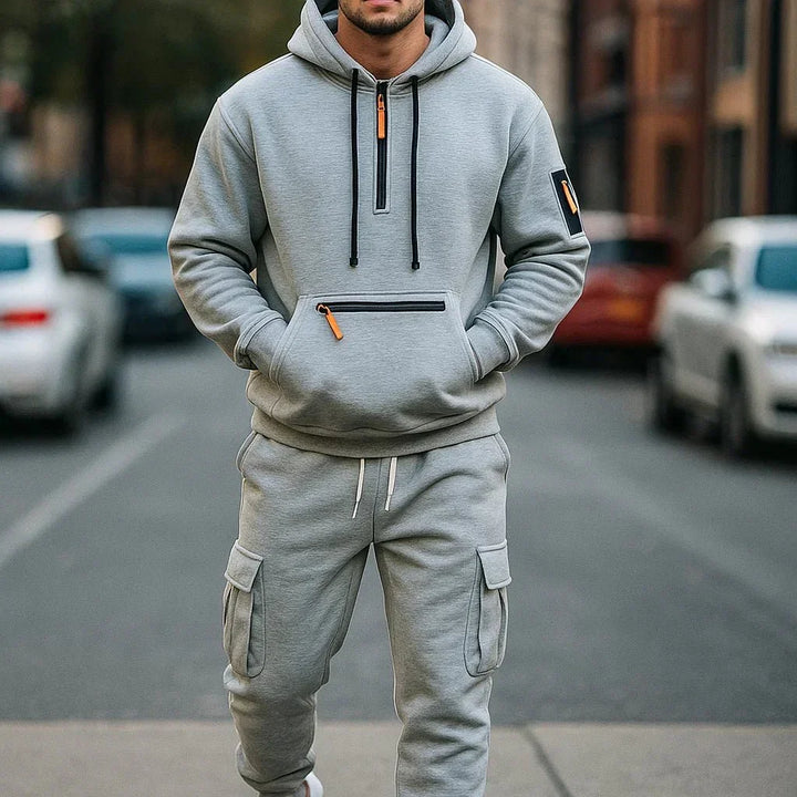 Ensemble homme sweat-shirt et pantalon cargo décontracté, confortable et stylé pour une tenue urbaine polyvalente.