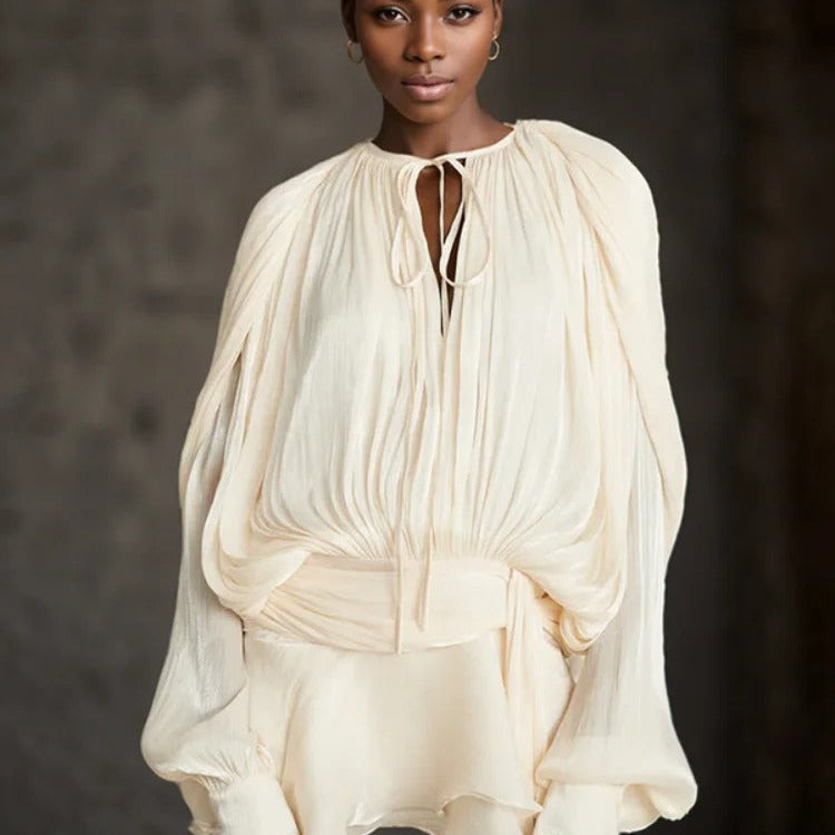 Mini-robe décontractée femme à manches fluides, idéale pour l'été et le confort quotidien.