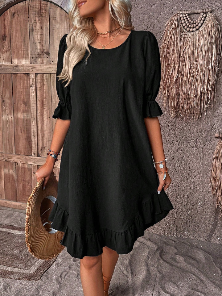 Robe trapèze chic à volants délicats, cette mini-robe femme apporte une touche décontractée élégante en été.