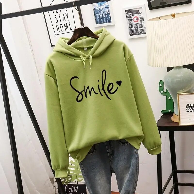 Pull à capuche femme, couleur vive, parfait pour un confort optimal et un look stylé en toutes saisons.