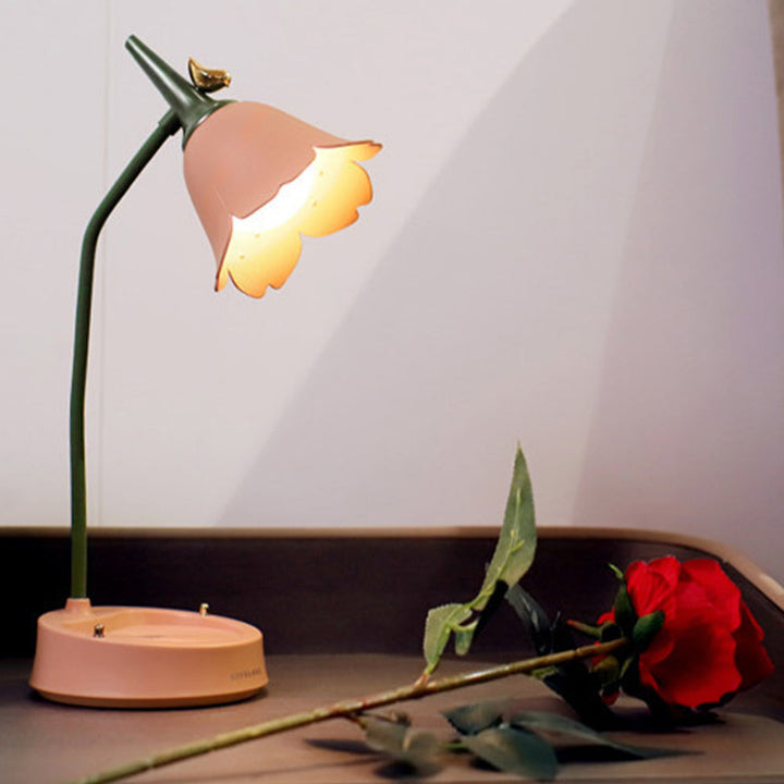 Lampe de bureau LED fleur unique, sans fil, crée une ambiance lumineuse chaleureuse et design.