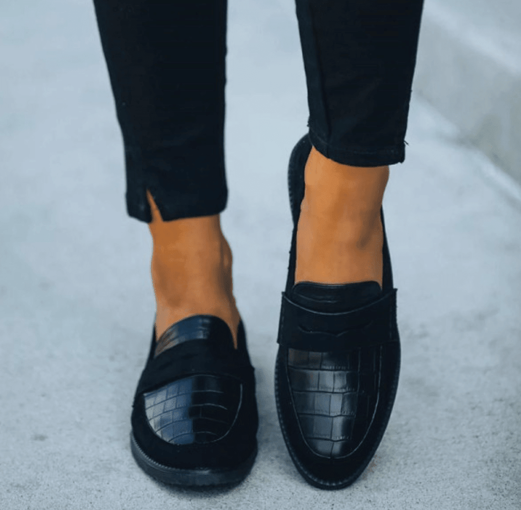 Chaussures mocassins femme chic et décontractées, simili cuir doux pour un style quotidien élégant.