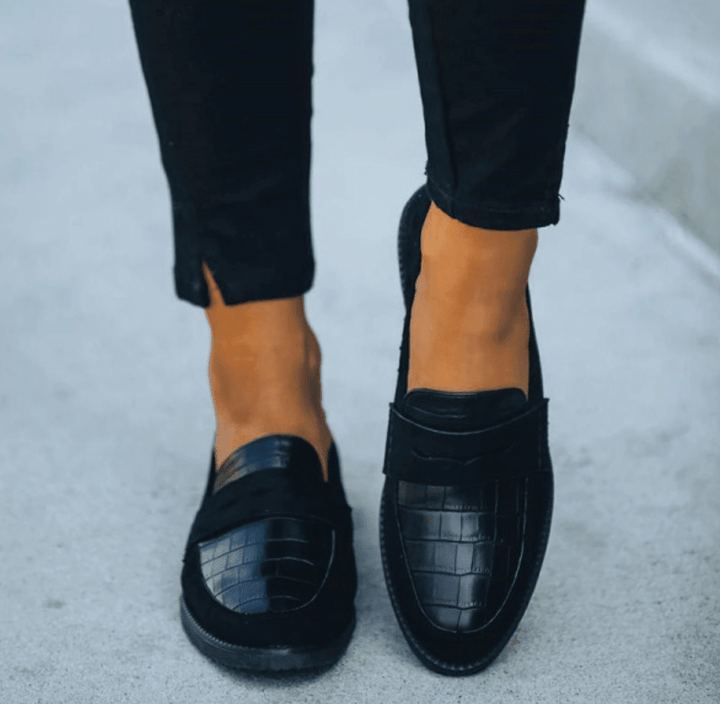 Chaussures mocassins femme chic et décontractées, simili cuir doux pour un style quotidien élégant.
