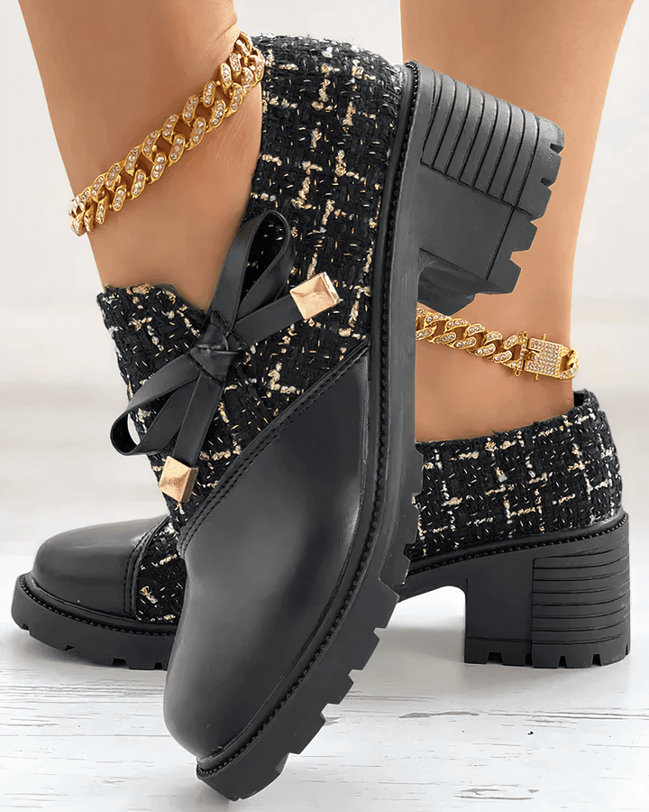 Profil des mocassins femmes à talon bloc, offrant une silhouette élégante et un confort durable pour toutes occasions.