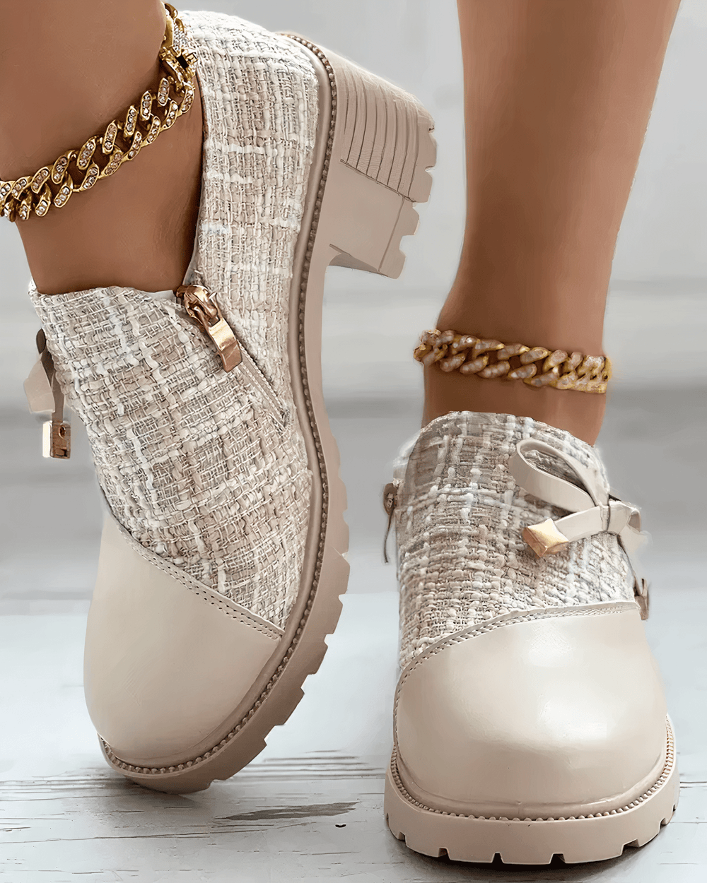Talon bloc robuste de mocassins femmes, offrant confort et stabilité pour une journée au bureau ou des sorties chic.