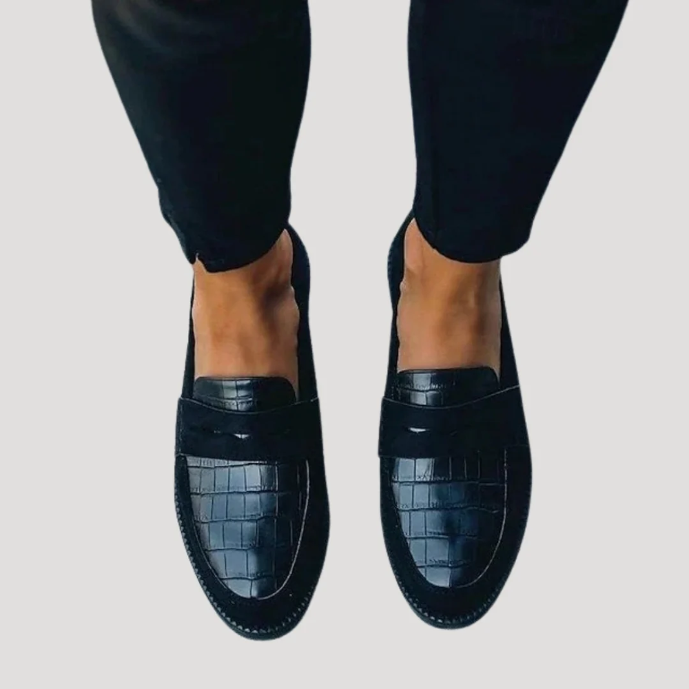 Chaussures de marche légères pour femme, design mocassin, offrant soutien et confort pour le quotidien.