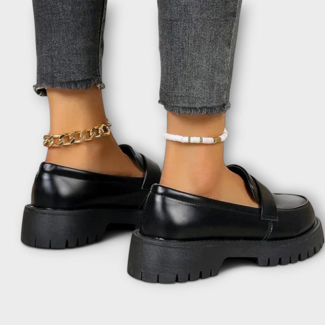 Chaussures femme : mocassins orthopédiques noirs, alliant élégance, bien-être et soutien pour la journée.