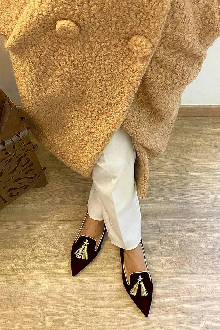 Mocassins chics pour femmes, avec détails glands et bout pointu. Style élégant et confort orthopédique pour toutes.