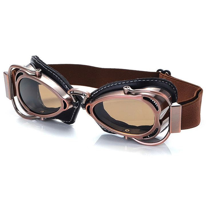 Gros plan sur les verres des lunettes moto classiques pliables, protection UV et anti-rayures.