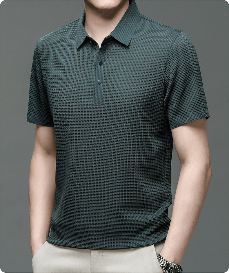 Polo homme offrant un confort optimal. Respirant, parfait pour l'élégance et le bien-être en été.