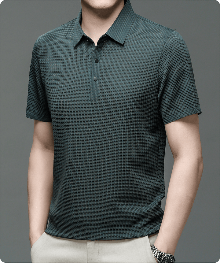 Polo homme offrant un confort optimal. Respirant, parfait pour l'élégance et le bien-être en été.
