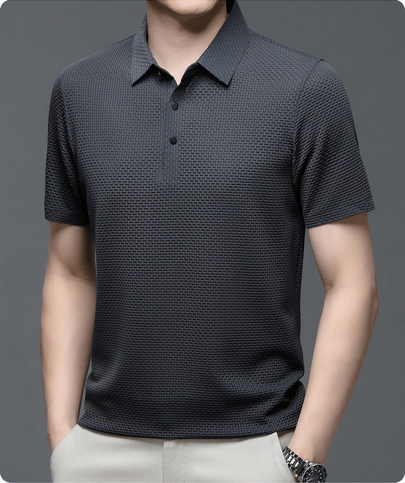 Chemise polo homme élégante et respirante. Indispensable pour un style estival masculin raffiné.