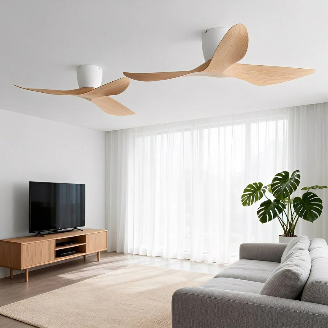 Ventilateur de plafond élégant et silencieux, pales en bois, améliore décoration et confort maison.
