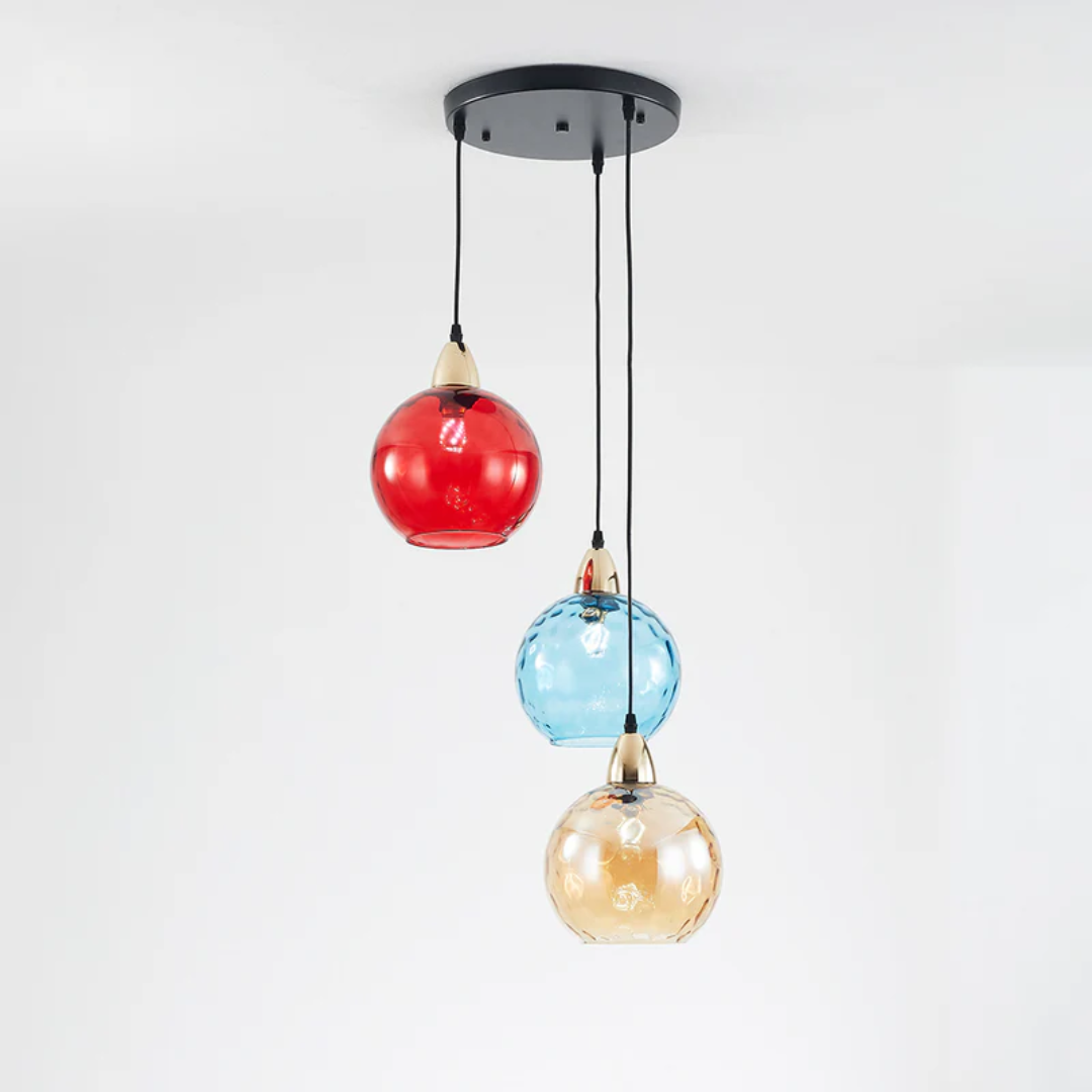 Lustre design 3 ampoules LED, éclairage intérieur sophistiqué et moderne.