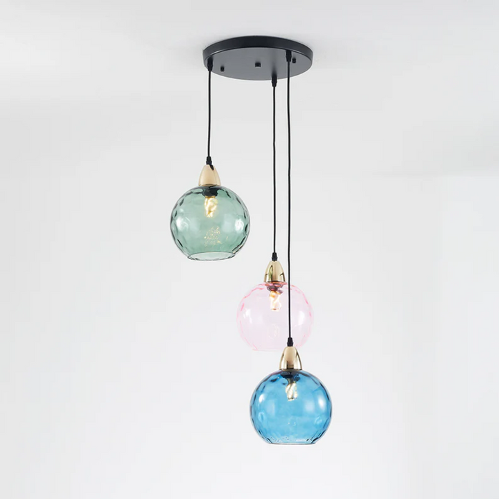Lustre 3 lampes, design contemporain pour une ambiance relaxante et cosy.