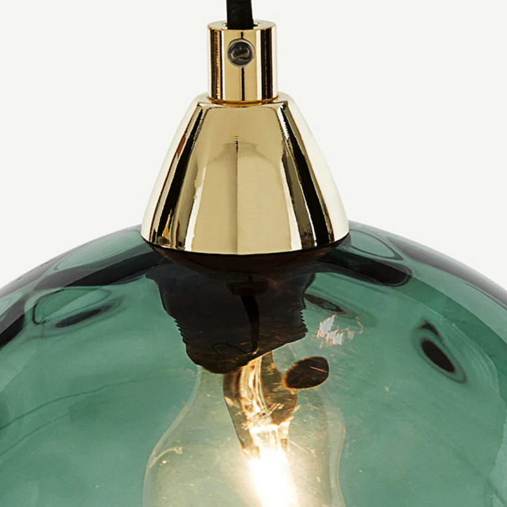 Lustre élégant 3 lampes, lumière cascade pour un intérieur raffiné et moderne.
