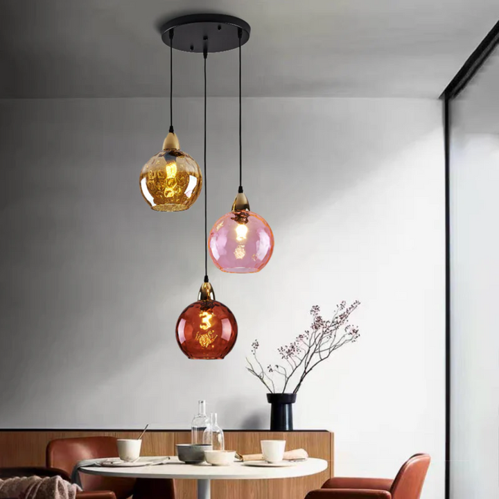 Suspension 3 lampes LED, lustre contemporain pour éclairage intérieur doux.