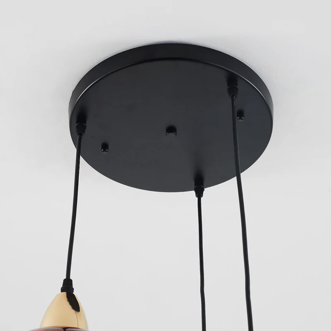 Suspension 3 lampes style moderne, parfaite pour un salon chic et lumineux.