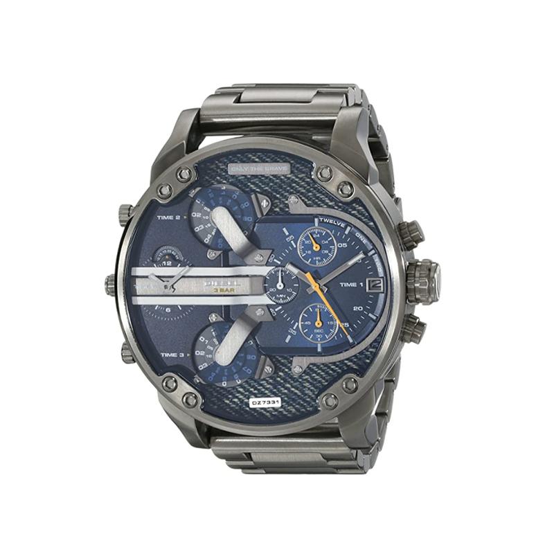 Profil latéral de la montre chronographe quartz homme étanche, boîtier robuste et boutons précis.