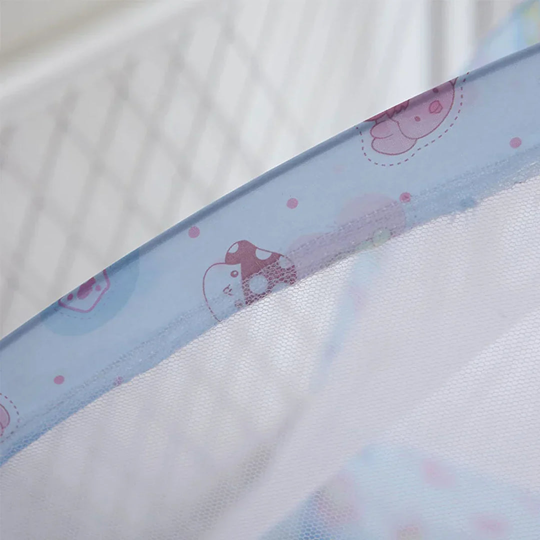 Protection moustiquaire respirante beige pour bébé, anti-insectes, assure un sommeil sûr et sain à l'enfant.