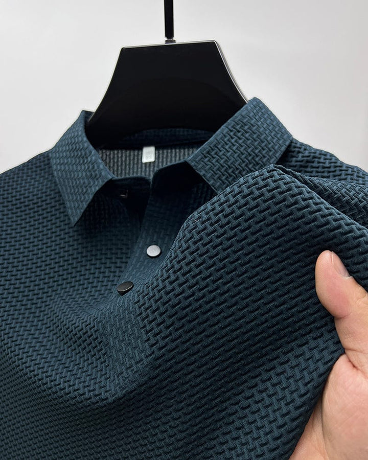 Polo homme chic à texture structurée, look moderne, parfait pour le bureau ou une sortie décontractée.