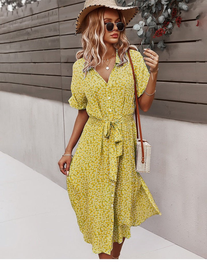 Robe midi fleurie Luretta pour femme, design fluide et élégant, vêtement idéal pour l'été.