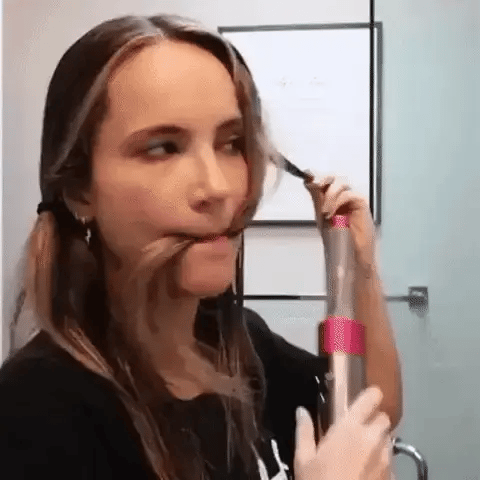 Maîtrisez la coiffure avec cet airstyler 5-en-1. Boucles, lissage, volume pour un look professionnel.