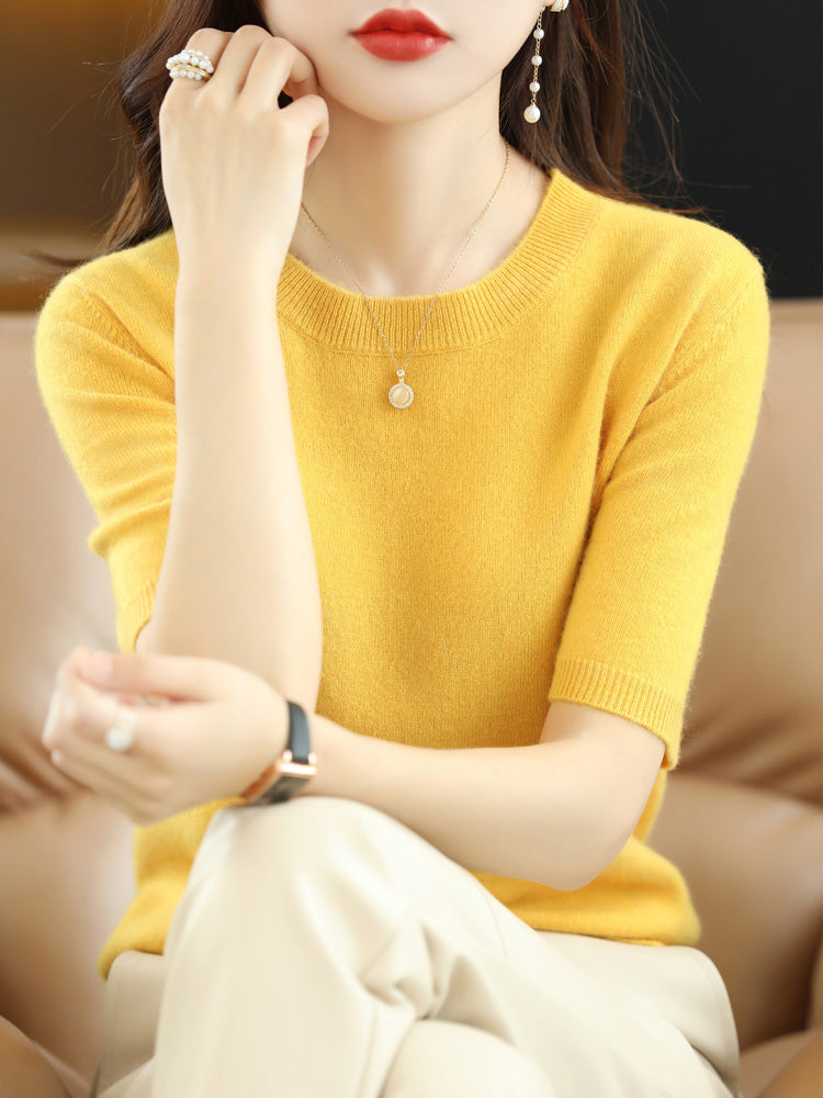 Pull femme mode, tricot doux et polyvalent, parfait pour les journées fraîches d'automne.