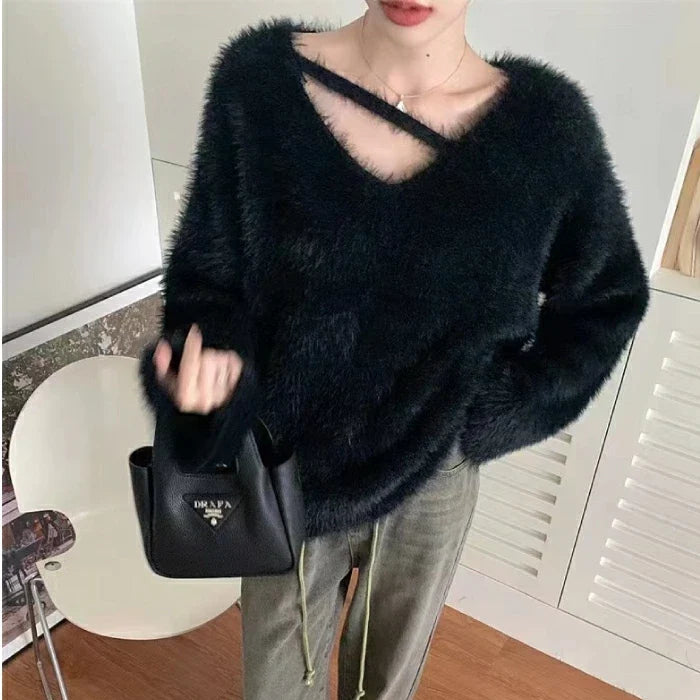 Pull femme élégant et douillet avec un col asymétrique. Idéal pour un look tendance et un confort optimal.