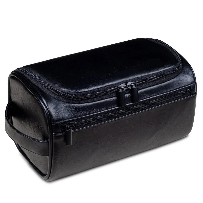 Robuste trousse de toilette en cuir véritable, accessoire de voyage durable pour organiser vos produits de beauté.