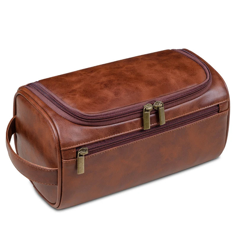 Trousse de toilette de voyage luxe en cuir synthétique marron pour organisation élégante des cosmétiques.