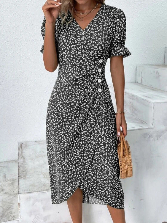 Robe d'été midi élégante femme, parfaite pour les journées ensoleillées, un style chic et confortable.