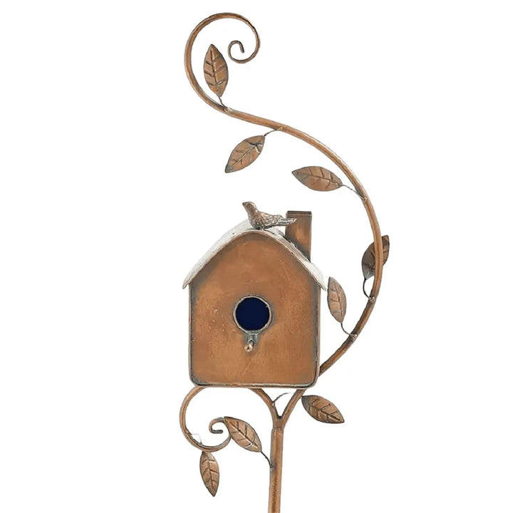 Magnifique nichoir décoratif en métal sur piquet, parfait pour embellir votre jardin ou terrasse. Design élégant.