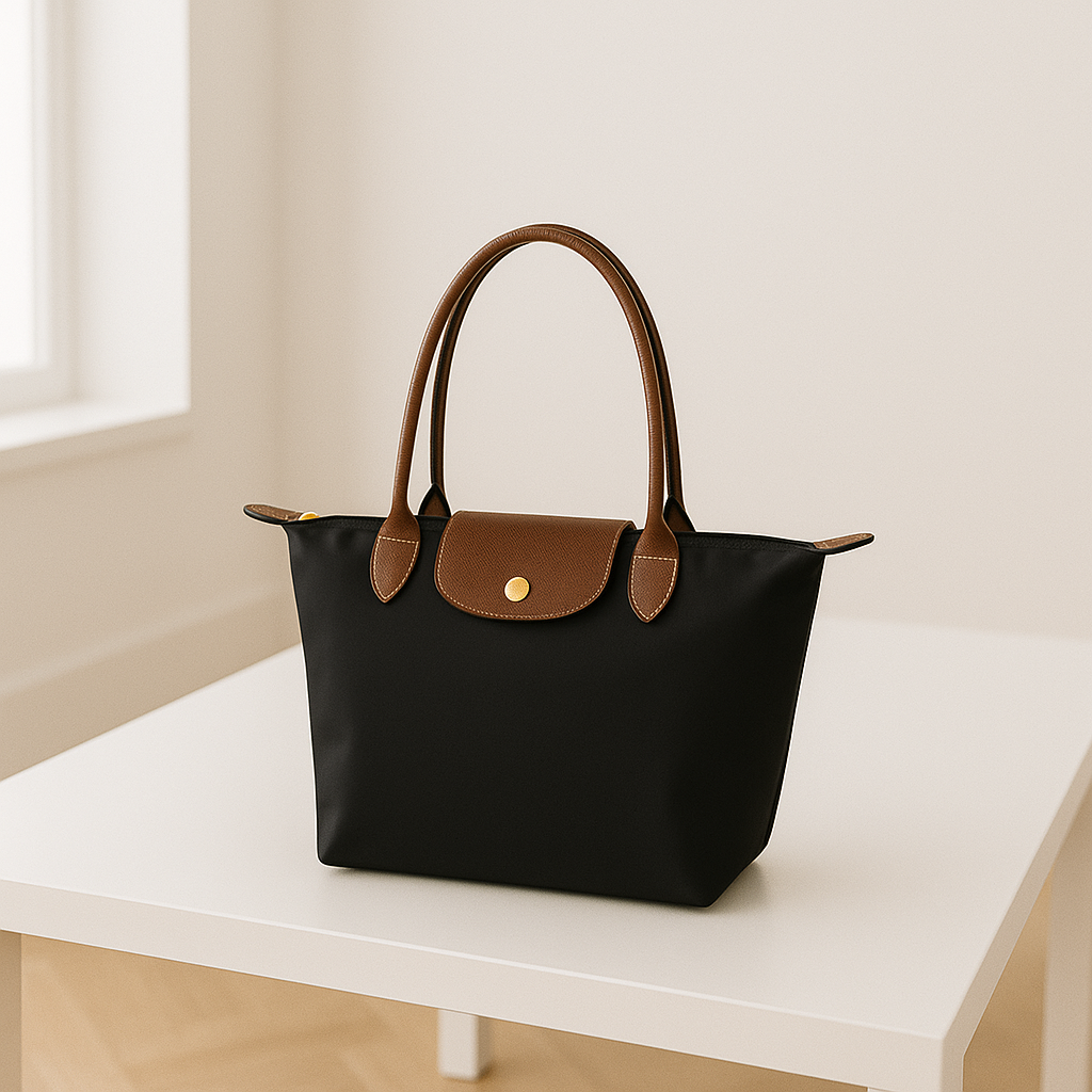 Sac à main femme élégant en cuir, parfait pour le quotidien. Chic et tendance, cet accessoire de mode offre style et organisation.