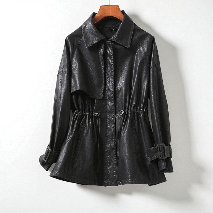 Veste cintrée élégante pour femme, idéale pour le printemps/été. Mode féminine chic et polyvalente.