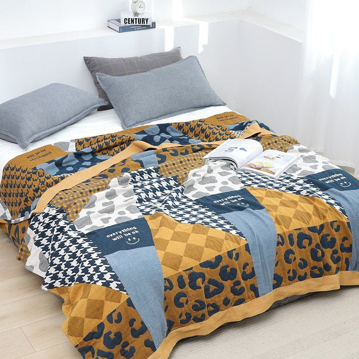 Jeté de canapé en coton bohème, motifs scandinaves élégants, crée une atmosphère cosy et accueillante.