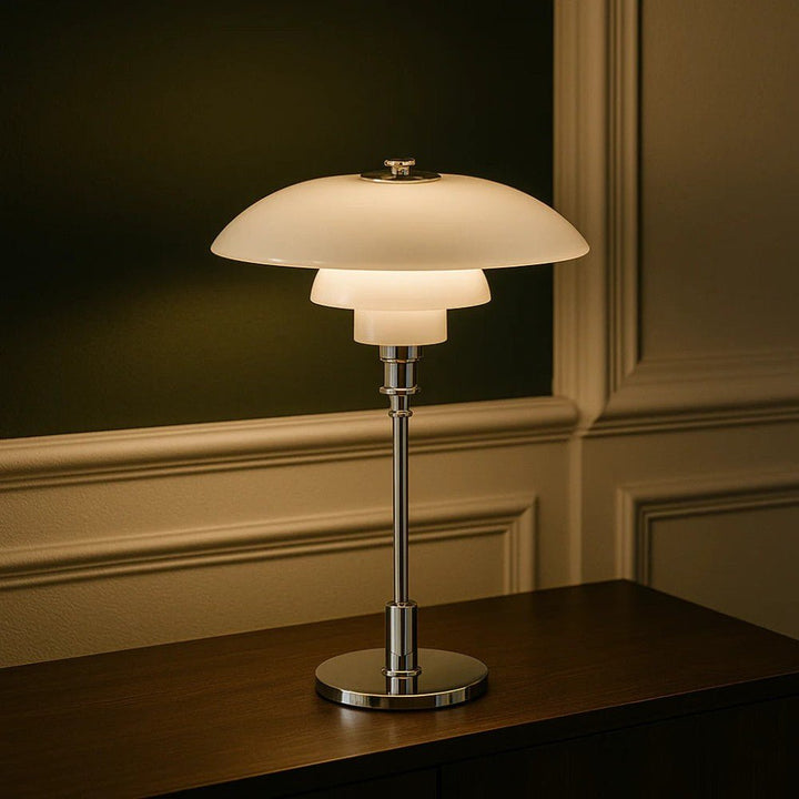 Lampe de table LED en verre, lumière d'ambiance douce, style nordique pour une déco intérieure apaisante.