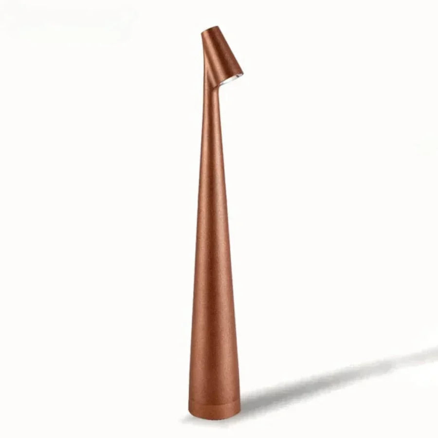 Lampe de table portable LED, design scandinave. Éclairage sans fil et dimmable pour une ambiance parfaite.