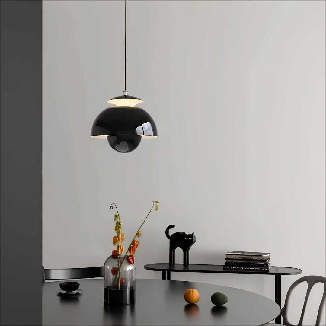 Plafonnier LED sphérique économe en énergie, pour une décoration intérieure lumineuse et stylée.