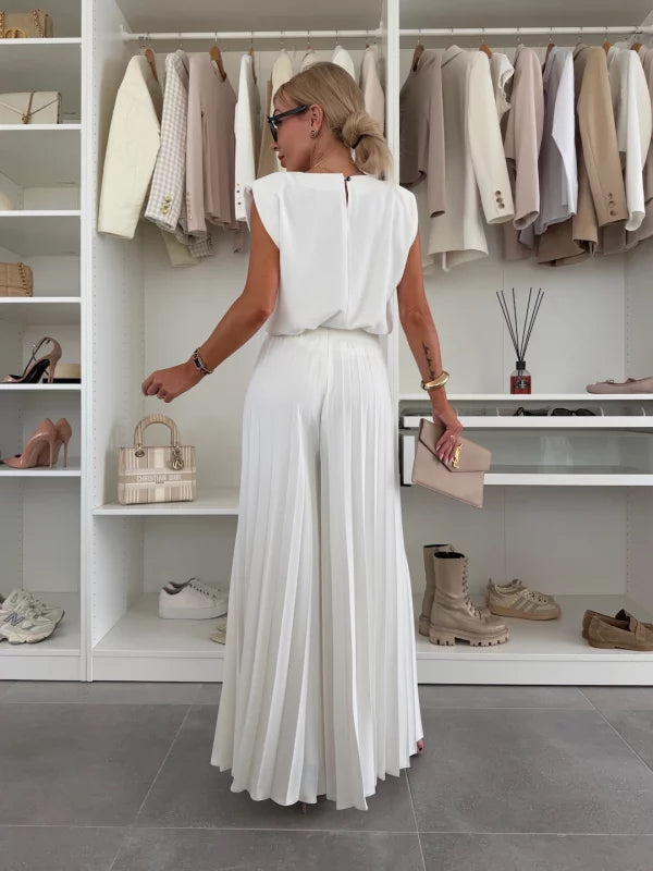 Ensemble deux pièces femme moderne plissé élégant avec pantalon large. Look chic pour toutes occasions.