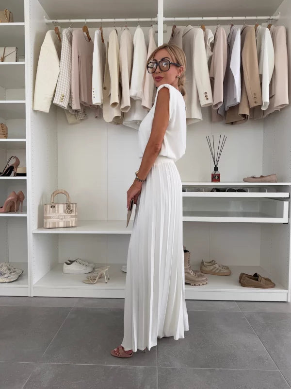 Vêtements confortables femme: ensemble plissé décontracté, pantalon large fluide. Tenue chic et pratique.