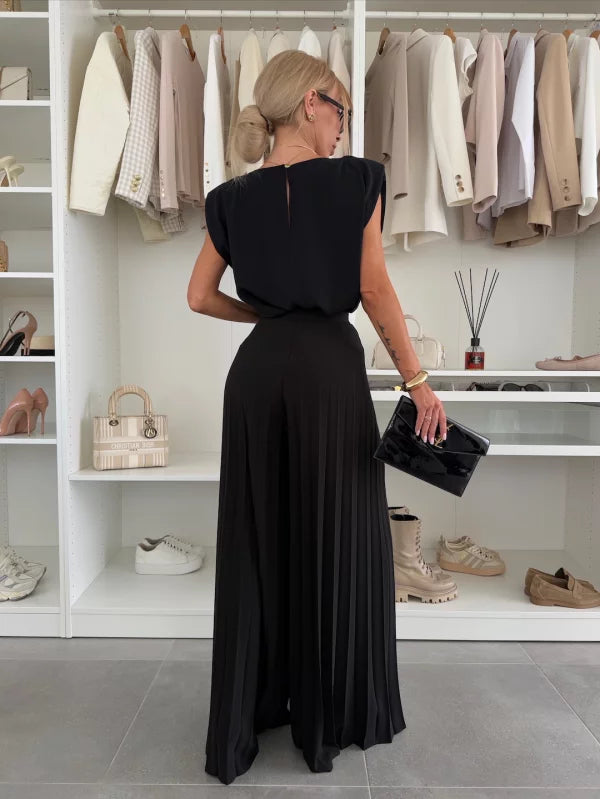 Mode féminine: ensemble plissé large pour femme. Tenue chic décontractée, parfaite printemps/été. Confortable.